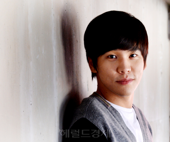 홍광호 뮤지컬 배우 노틀담의 꼽추. 박현구 기자phko@heraldcorp.com 2013.08.13
홍광호 뮤지컬 배우 노틀담의 꼽추. 박현구 기자phko@heraldcorp.com 2013.08.13
홍광호 뮤지컬 배우 노틀담의 꼽추. 박현구 기자phko@heraldcorp.com 2013.08.13
