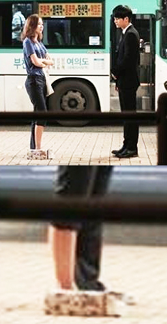 공효진(영화배우/탤런트),서인국(가수/탤런트)
SBS 수목드라마 ‘주군의 태양’에서 공효진과 서인국이 ‘각티슈 신발’ 데이트를 선보인다.