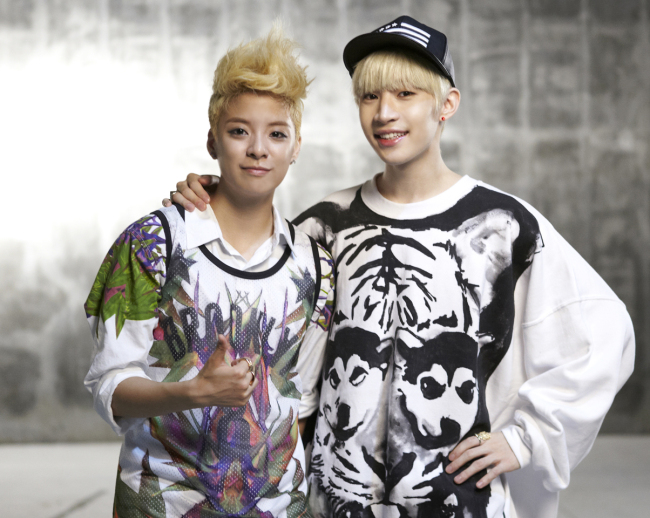 엠버(Amber/가수/에프엑스),헨리(Henry/가수/슈퍼주니어-M)
지난 6월 미니앨범 ‘트랩(Trap)’을 발표하고 솔로 활동 중인 그룹 슈퍼주니어M의 헨리가 디지털 싱글 ‘1-4-3(I Love You)’를 23일 공개한다.