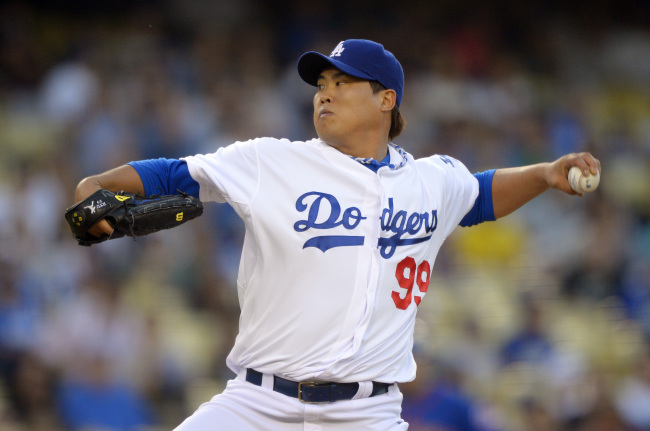 류현진(야구선수/LA다저스투수)
Ryu Hyun-Jin of Los Angeles Dodgers throws to the plate during the first inning of their baseball game against the New York Mets, Tuesday. (AP-Yonhap News)