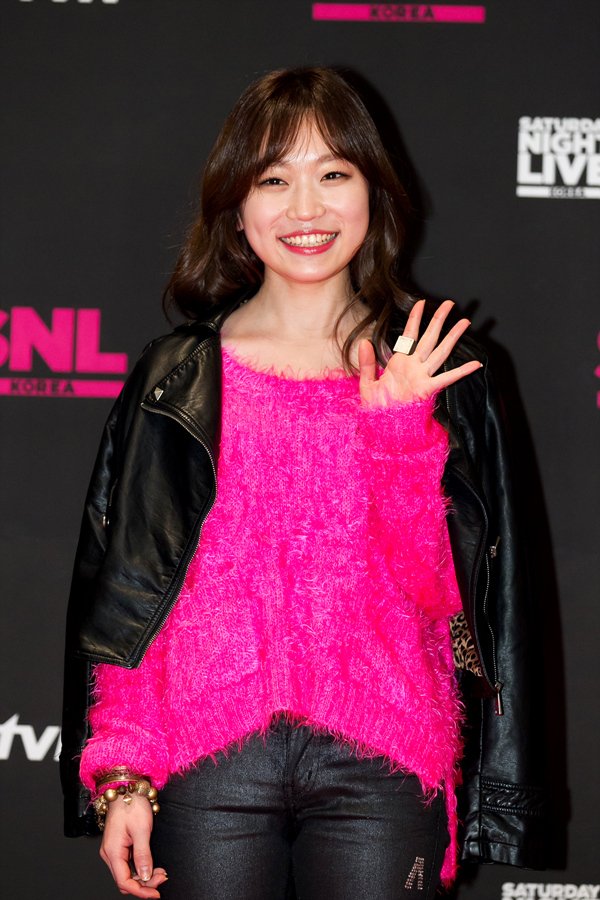 김슬기(탤런트/연극배우)
지상파 출연 없이 케이블 채널만 출연해 스타 자리에 오른 배우 김슬기가 17일로 ‘SNL 코리아’를 떠난다.