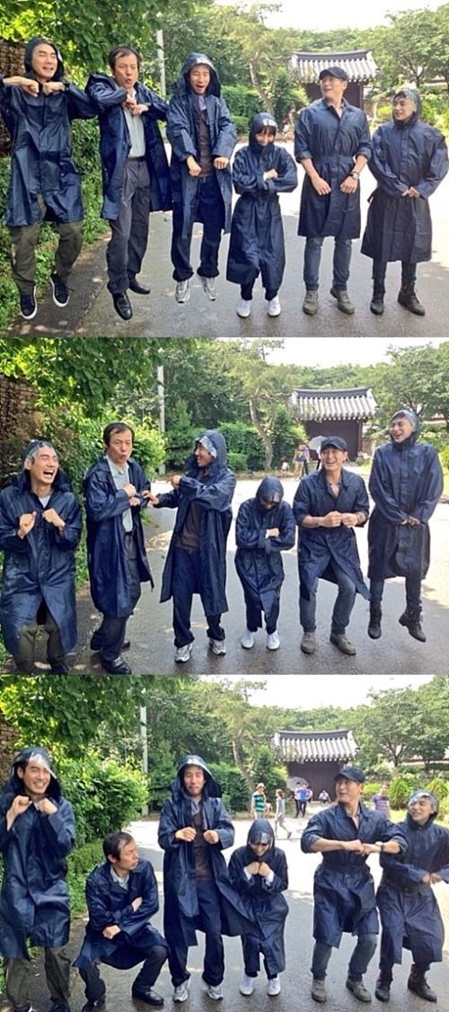 류수영(어남선/탤런트/영화배우)
배우 류수영이 지난 13일 자신의 미투데이에 “일영입니다. 34도의 무더위에 우비까지 입고 비를 뿌리니 체감습도 100%. 막간을 이용해서 검경합동 댄스를 추진중입니다. 점핑점핑. 에블바레~ 우리는 육기통. 육기통 댄스그룹. V6입니다. 박재경 검사가 자꾸 박자를 놓치지만 홍일점이라 그냥 귀엽습니다”라는 글과 함께 사진을 게재했다.