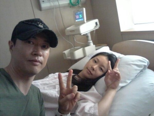 김정민(김정수/가수/탤런트)
김정민은 14일 자신의 트위터에 “트친 여러분들의 감사한 응원 덕으로 8월14일 오후 4시7분 아주 우량한 건강한 셋째 아들이 태어났습니다”라고 글을 남겼다.