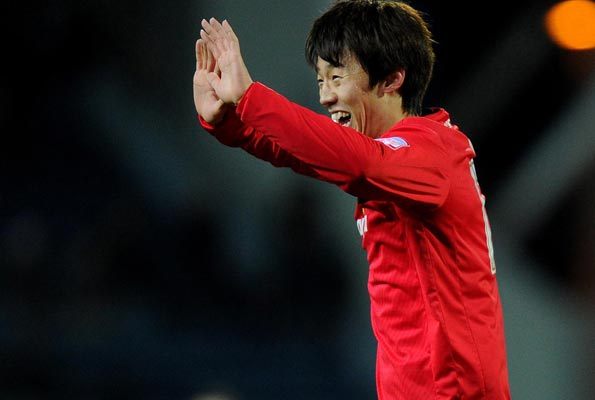 김보경(축구선수/카디프시티FC미드필더)
한국인 프리미어리거 김보경(24ㆍ카디프시티), 기성용(24ㆍ스완지시티) 등이 개막 축포에 도전한다. 김보경은 17일 오후 11시(한국시간) 영국 런던의 불린 그라운드에서 웨스트햄과 의 2013-2014시즌 잉글랜드 프로축구 프리미어리그 개막전에 출격한다. 이번 경기는 그에게 개막전임과 동시에 프리미어리그 데뷔전이다. 김보경은 지난 시즌 2부 리그인 챔피언십에서 활동하던 카디프시티가 프리미어리그 클럽으로 승격되는 데 큰 힘을 보탰다.
