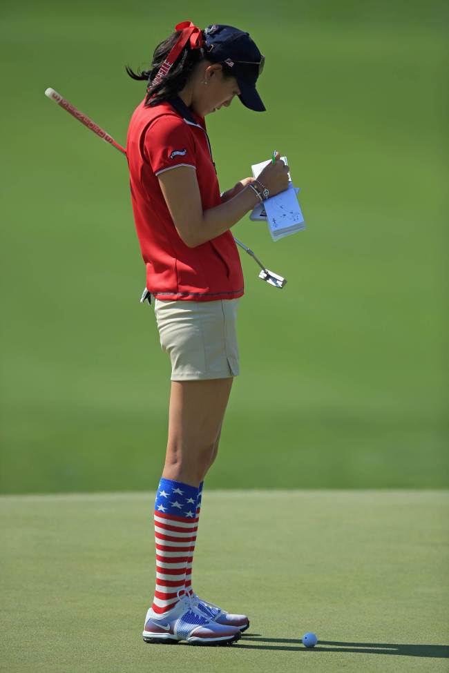 미셸위(위성미/골퍼/나이키골프)
Michelle Wie takes notes during a practice round for the 2013 Solheim Cup at the Colorado Golf Club in Parker on Wednesday.  AFP-Yonhap News