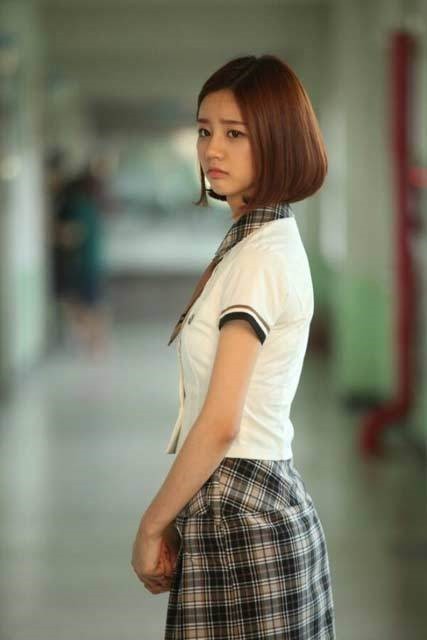 혜리(이혜리/가수/탤런트/걸스데이)
걸스데이 멤버 혜리가 교복 패션 인증샷을 공개해 화제다.
