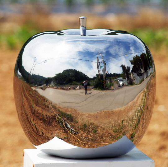 도흥록의‘Apple Garden’. 스테인리스 스틸.
[사진제공=제주현대미술관]