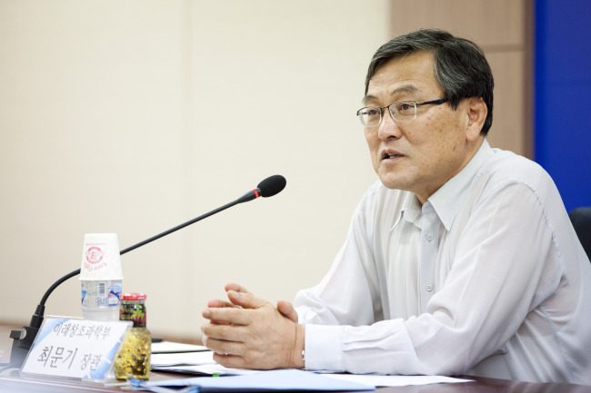 최문기(정무직공무원/전교수/미래창조과학부장관)
A large number of local information, communications and technology companies ― mostly small and mid-sized contractors ― called on the government to help them gain an edge over their foreign counterparts.