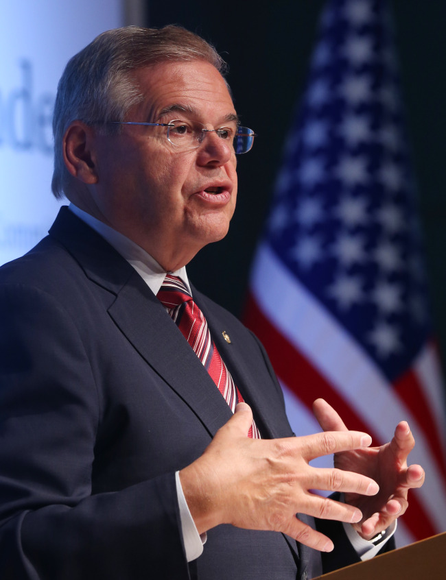 Robert Menendez, chairman of the U.S. Senate Foreign Relations Committee, delivers a speech at the Asan Institute for Policy Studies in downtown Seoul on Monday.   Yonhap News