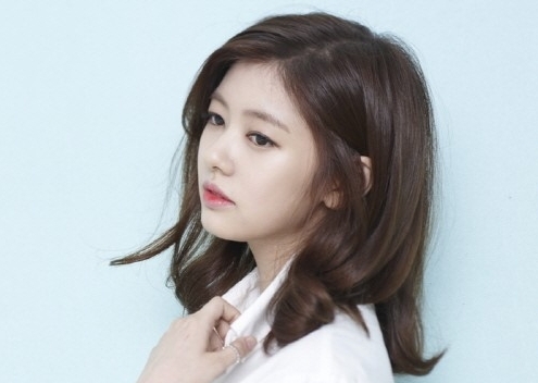 정소민(탤런트)
배우 정소민의 새 프로필 사진이 공개되면서, 한층 물오른 미모가 화제를 모으고 있다.