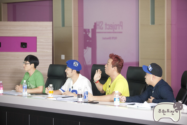 유재석(MC/개그맨),노홍철(MC),정준하(MC/영화배우),길(길성준/가수/리쌍)
리얼 버라이어티 예능은 리얼리티와 캐릭터 플레이 두 가지를 특징으로 한다. 하지만 두 가지 모두 한계를 지니고 있다. 리얼리티는 리얼과는 다르다. 리얼리티는 부여된 특정한 상황에서 보여주는 사실성을 기반으로 한다는 뜻이다. 그래서 리얼 버라이어티 예능은 진실성 논란에 휩싸이곤 했다.