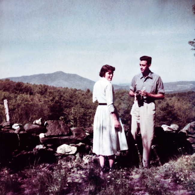 This undated photo provided by The Story Factory shows author J.D. Salinger at his home in Cornish, New Hampshire, with Emily Maxwell, the wife of William Maxwell, a close friend and Salinger’s editor at The New Yorker.   AP-Yonhap News