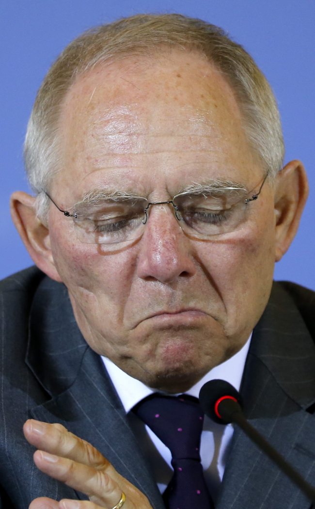 <YONHAP PHOTO-1634> File photo of Germany's Finance Minister Wolfgang Schaeuble reacting as he addresses a news conference in Berlin March 25, 2013. Germany's finance minister admitted for the first time August 20, 2013, that Greece would need a third aid package, as a source in Athens said the sums involved in any new deal would be far smaller than previous rescues. "There will have to be another programme in Greece," Schaeuble told a campaign audience in northern Germany, in comments that raised prospect of a step that could be deeply unpopular domestically just five weeks before national elections. REUTERS/Fabrizio Bensch/Files (GERMANY - Tags: POLITICS BUSINESS HEADSHOT)/2013-08-20 21:42:21/ <저작권자 ⓒ 1980-2013 ㈜연합뉴스. 무단 전재 재배포 금지.>
Germany’s Finance Minister Wolfgang Schaeuble.   Bloomberg