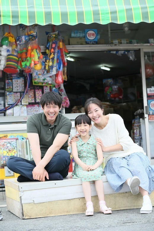 설경구(영화배우),엄지원(영화배우/탤런트)
이준익 감독의 컴백작안 영화 ‘소원’이 티저 예고편으로 뜨거운 감동을 예고했다.