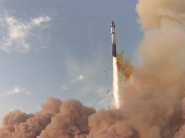 South Korea's new multipurpose satellite KOMPSAT-5, also known as Arirang 5, takes off from Russia's Yasny launch base on Thursday. (Yonhap News)