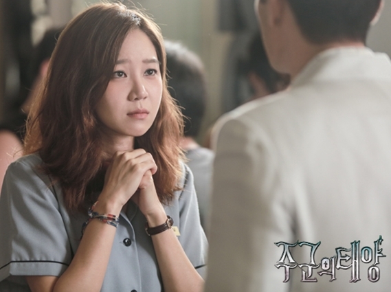 홍 자매 작가와 함께 했던 전작 ‘최고의 사랑’ 이후 2년 만에 브라운관으로 돌아온 공효진. 매일 밤 귀신을 보는 비현실적 캐릭터인 태공실을 연기하는 공효진은 연기인지 실제인지 분간이 가지 않는 탁월한 생활 연기로 로맨틱코미디라는 반복적인 장르 연기가 식상함을 줄 것이라는 우려를 깨끗하게 불식시켰다.