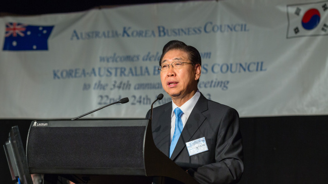 POSCO CEO Chung Joon-yang speaks at the Korea-Australia Business Council meeting in Melbourne on Friday.   FKI