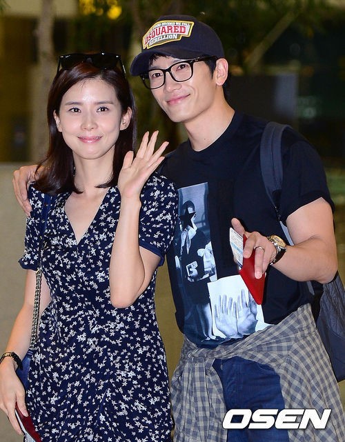 이보영(탤런트/영화배우),지성(곽태근/탤런트/영화배우)
배우 이보영, 지성 커플이 세련된 커플패션을 선보였다.