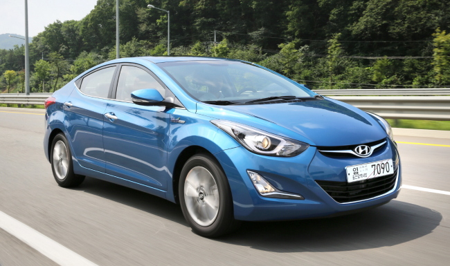 Hyundai Avante Diesel  ― Design: ★★★☆☆ / Interior:★★★☆☆ / Engine: ★★★★☆ / Fuel economy: ★★★☆☆ / Cost and A/S: ★★★★☆