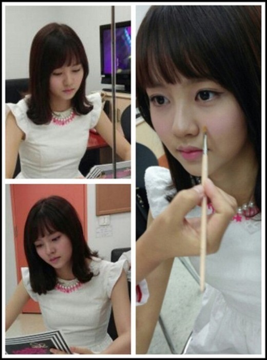 김소현(탤런트/영화배우)
김소현은 24일 자신의 트위터에 “오늘 ‘쇼! 음악중심’ 의 스페셜 MC분은 비스트의 양요섭님이세요^^. 정말 많은 분들이 좋아하시겠는데요?! ㅎㅎㅎ 3시 55분에 생방송으로 뵐 게요~♥ 민호오빠도 콘서트 잘하세요”라는 글과 함께 사진을 게재했다.