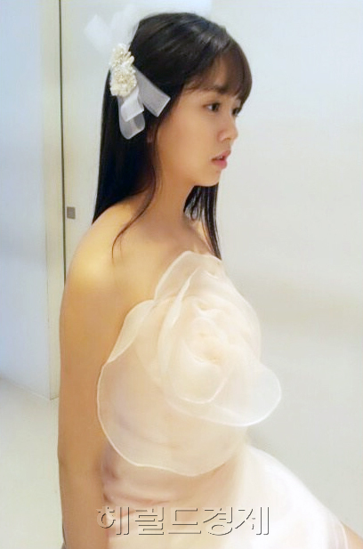 김소현(탤런트/영화배우)
아역배우 김소현(14)의 빼어난 드레스 자태가 새삼 화제다.