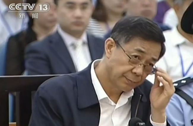 보시라이(BoXilai/외국공무원)
This screen grab taken from CCTV footage released on Monday shows ousted Chinese politician Bo Xilai in the Intermediate People’s Court in Jinan, east China’s Shandong province.   AFP-Yonhap News