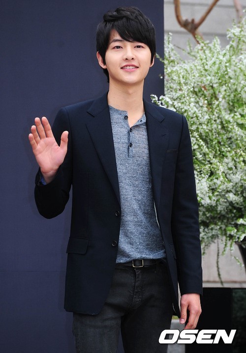 송중기(탤런트/영화배우)
꽃미남 배우 송중기(28)가 27일 오후 1시 강원도 춘천 소재의 102 보충대로 입대했다.