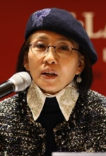 박성경(기업인/이랜드그룹부회장)
이랜드그룹(회장 박성수)이 인기 드라마와 K-팝(Pop)을 엮은 ‘와팝(WAPOPㆍWorld & Asia+WOW POP)으로 엔터테인먼트 사업에 본격 진출한다. ‘한류 관광’ 시장에 활기를 불어넣고, 가요ㆍ드라마 등 연예산업과 동반성장한다는 전략이다.