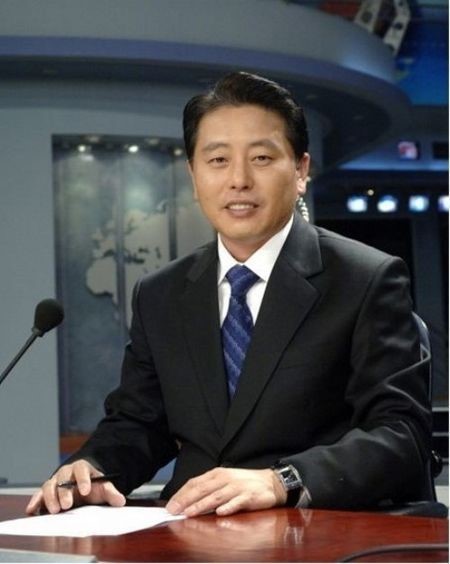 최일구(전방송기자/전앵커)
MBC 앵커 출신 방송인 최일구(53)가 수십억 원대 빚 때문에 개인 회생절차를 밟고 있는 것으로 알려졌다