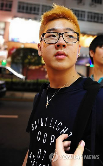 김한솔(화제인물)
Kim Han-sol, a grandson of late North Korean leader Kim Jong-il, will enroll at an elite French university in September.