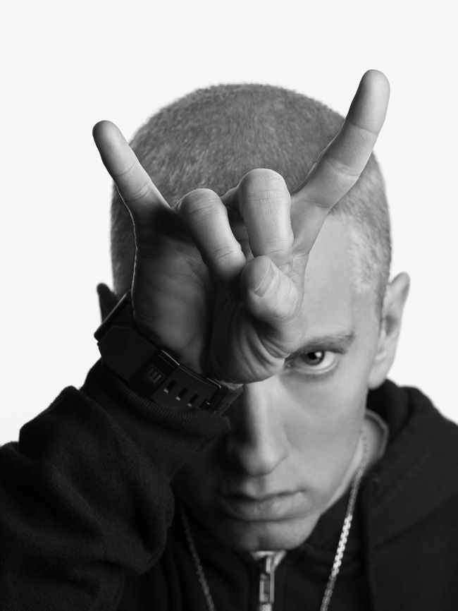 에미넴(Eminem/가수/D12/배드미츠이블)
세계적인 래퍼 에미넴(Eminem)이 컴백 싱글 ‘버저크(Berzerk)’를 28일 국내에 발매한다.