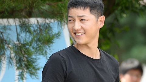 송중기(탤런트/영화배우)
배우 송중기가 짧게 자른 헤어스타일에도 완벽 비주얼을 선보였다.