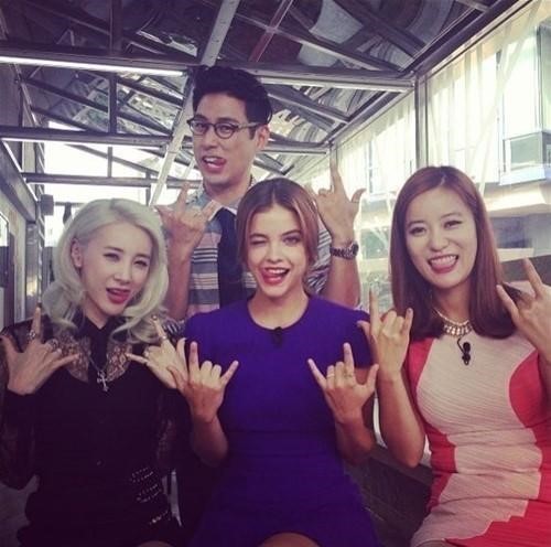 서인영(가수),도윤범(뷰티컨설턴트),바바라팔빈(BarbaraPalvin/모델),수경(메이크업아티스트/순수대표원장)
톱모델 바바라 팔빈과 가수 서인영이 다정하게 찍은 인증샷이 공개됐다.