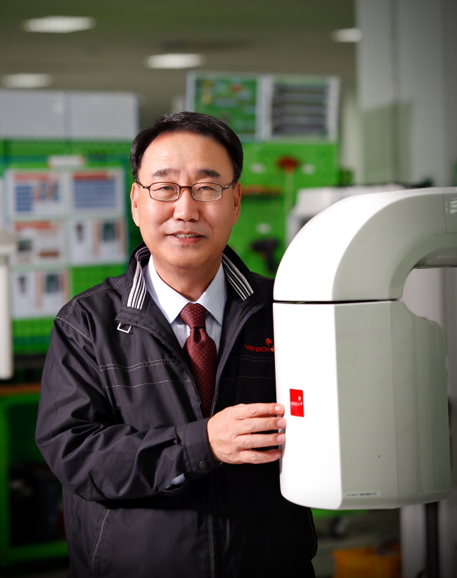 오세홍(기업인/바텍)
지난 27일 경기도 화성시 본사에서 만난 오세홍(55·사진) 바텍 사장은 하반기 이후 실적 전망에 대해 강한 자신감을 드러냈다.