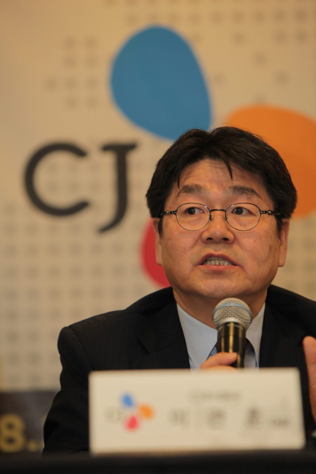 이관훈(기업인/CJ그룹대표이사)
CJ그룹이 오는 2020년까지 식품 전체 매출을 15조원까지 끌어올리고, 이 중 절반 이상인 8조원을 해외에서 끌어오겠다는 글로벌 장기 전략을 밝혔다.