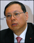 조성진(기업인/LG전자본부장/사장)
LG전자가 고객 편의성에 초점을 맞춘 신개념 ‘정수기냉장고’를 출시했다. 고졸 출신으로 ‘세탁기 1위 신화’를 이뤄낸 조성진<사진> LG전자 HA사업본부장(사장)이 ‘냉장고 1위’를 목표로 내놓은 새로운 개념의 제품이라는 점에서 관심이 높다.