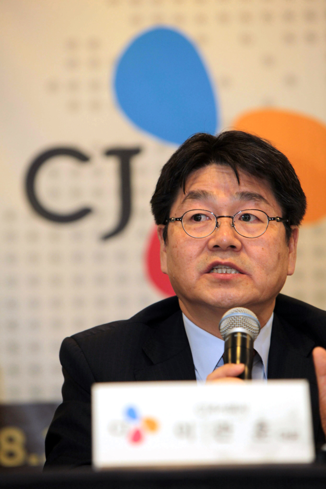 이관훈(기업인/CJ그룹대표이사)
CJ Corp. CEO Lee Gwan-hoon speaks at a hotel in Los Angeles on Wednesday.   CJ Group