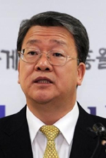 임환수(공무원/국세청국장)
신임 서울지방국세청장에 임환수<사진> 국세청 법인납세국장이 내정된 것으로 알려졌다. 28일 국세청 등에 따르면 정부는 현재 공석 중인 서울지방국세청장에 임환수 국장을 임명하기로 결정, 조만간 공식 발표할 예정이다.
