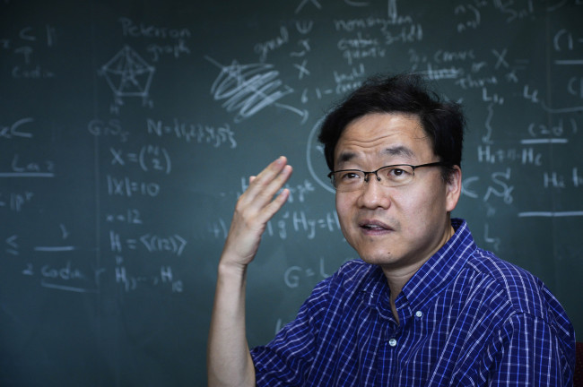 Hwang Jun-muk, professor of mathematics at Korea Institute for Advanced Study   Park Hae-mook/The Korea Herald