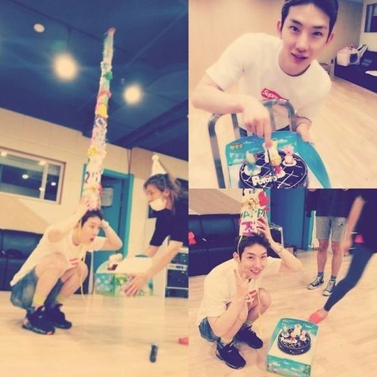조권(가수/2AM)
조권은 28일 자신의 트위터에 “제왑에서 12번째 생일을...! 작년보다 고깔모자가 더 길어졌다... 감사합니다”라는 글과 여러 장의 사진을 게재했다.