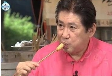 김용건(탤런트/영화배우)
배우 김용건이 아들 하정우에 이어 먹방(먹는 방송)을 선보여 눈길을 끌었다.