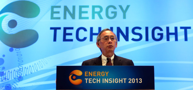 Steven Chu, former U.S. energy secretary, speaks at the Energy Tech Insight 2013 forum in Seoul on Wednesday.   Yonhap News