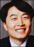 이석기(국회의원/통합진보당국회의원)
국정원 압수수색을 받고 있는 이석기 통합진보당 의원이 온라인을 뜨겁게 달구고 있다.