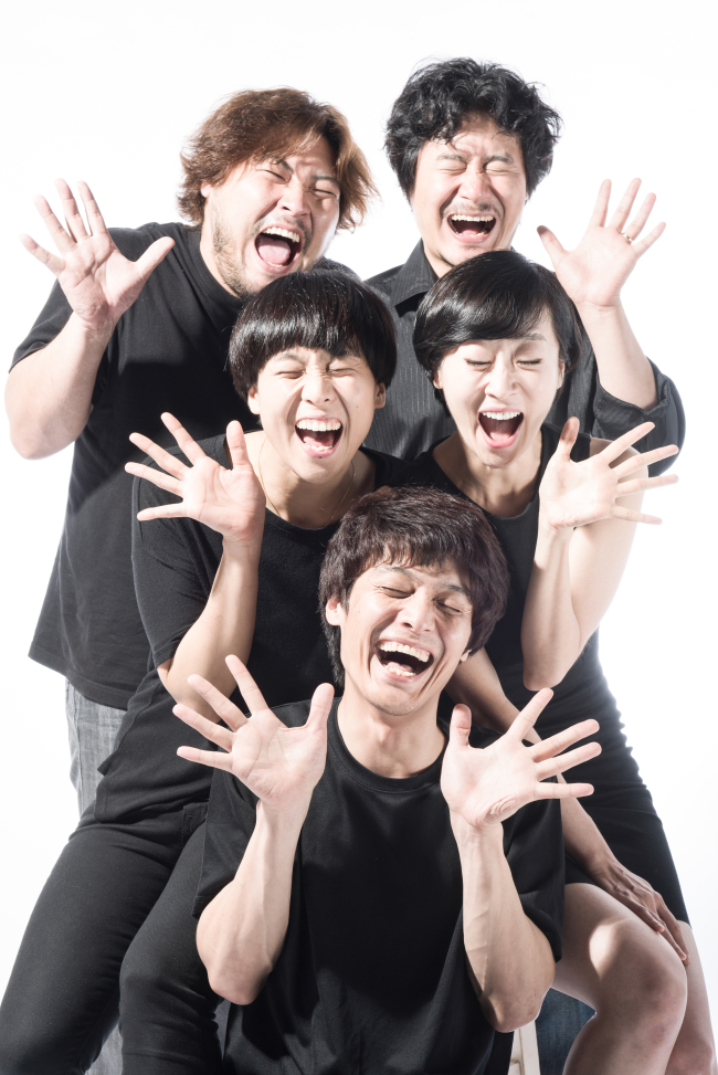 국립극단은 그리스 극작가 아리스토파네스의 희극 ‘개구리’(9월 3~15일) ‘구름’(9월 24일~10월 5일) ‘새’(10월 22일~11월 3일)를 시리즈로 올린다. 사진은 박근형 연출작 ‘개구리’.  [사진제공=국립극단]