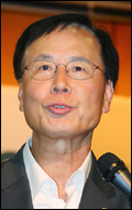 노대래(정무직공무원/공정거래위원회위원장)
노대래<사진> 공정거래위원장은 29일 “경제민주화와 경제활성화는 차원이 다른 문제로 이를 상충관계나 선택의 문제로 볼 사항이 아니다”라고 말했다.