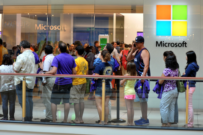 Customers wait in line to enter a Microsoft Corp. store during the grand opening in Troy, Michigan.   Bloomberg