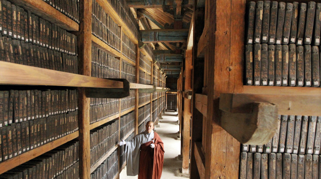 This file photo from September 2011 shows Ven. Seongan, in charge of Tripitaka Koreana conservation at Haeinsa Temple in South Gyeongsang Province, standing at the Buddhist temple’s Janggyeong Panjeon, the depository of the Tripitaka Koreana.    Yonhap News