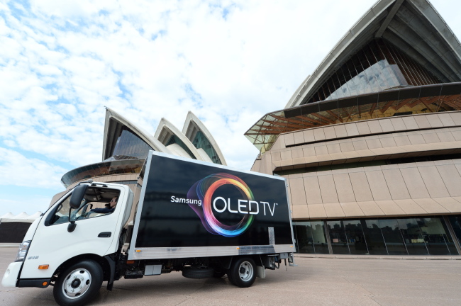 삼성전자가 29일(현지시간) 호주 시드니 오페라하우스에서 커브드 OLED TV 론칭행사를 갖고 한국, 미국, 유럽에 이어 호주에 커브드 OLED TV를 본격 출시했다.