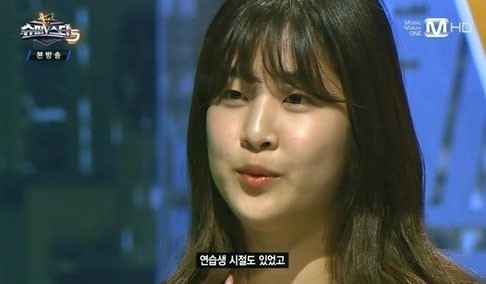 정은우(화제인물)
슈퍼스타K5’ 정은우가 과거 아이유 ‘너랑 나’ 뮤직비디오에 출연한 사실이 알려져 눈길을 끌고 있다. 최근 한 온라인 커뮤니티 게시판에는 ‘아이유 뮤비 속 ...우는 아이유의 ‘너랑 나’ 뮤직비디오 속에서 상큼 발랄한 매력을 발산했다.