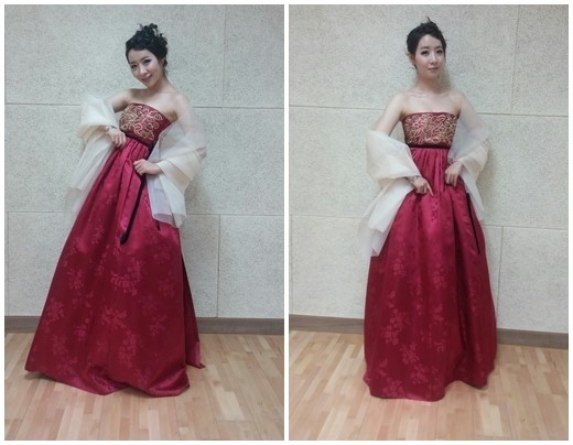 안소미(개그우먼)
개그우먼 안소미가 한복자태를 과시하며 눈길을 끌었다. 지난 29일 안소미는 부산 국제 코메디 페스티발 개막식 레드 카펫 행사에서 개량 한복 스타일의 의상... 착용하고 등장했다. 이날 행사에서는 오나미를 비롯해 김혜선 역시 같은 스타일의 섹시한 한복 드레스로 눈길을 끌었다.